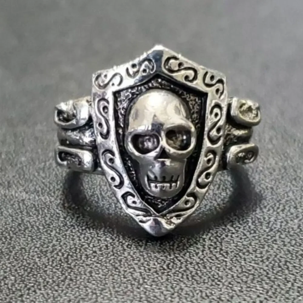 Silver tone skull ring approx size 9